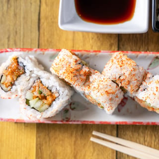 Spicy Yellowtail Roll*